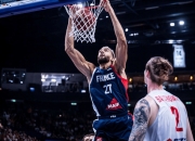 开云体育直播-波兰男篮完胜勇士B队，哈里斯高光表现