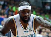 开云体育-雷霆鏖战凯尔特人B队，克莱三分雨点燃全场