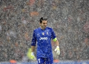 开云体育官方网站-当蓝鹰掠过伯纳乌，卡塞米罗在欧冠之夜的无声宣言