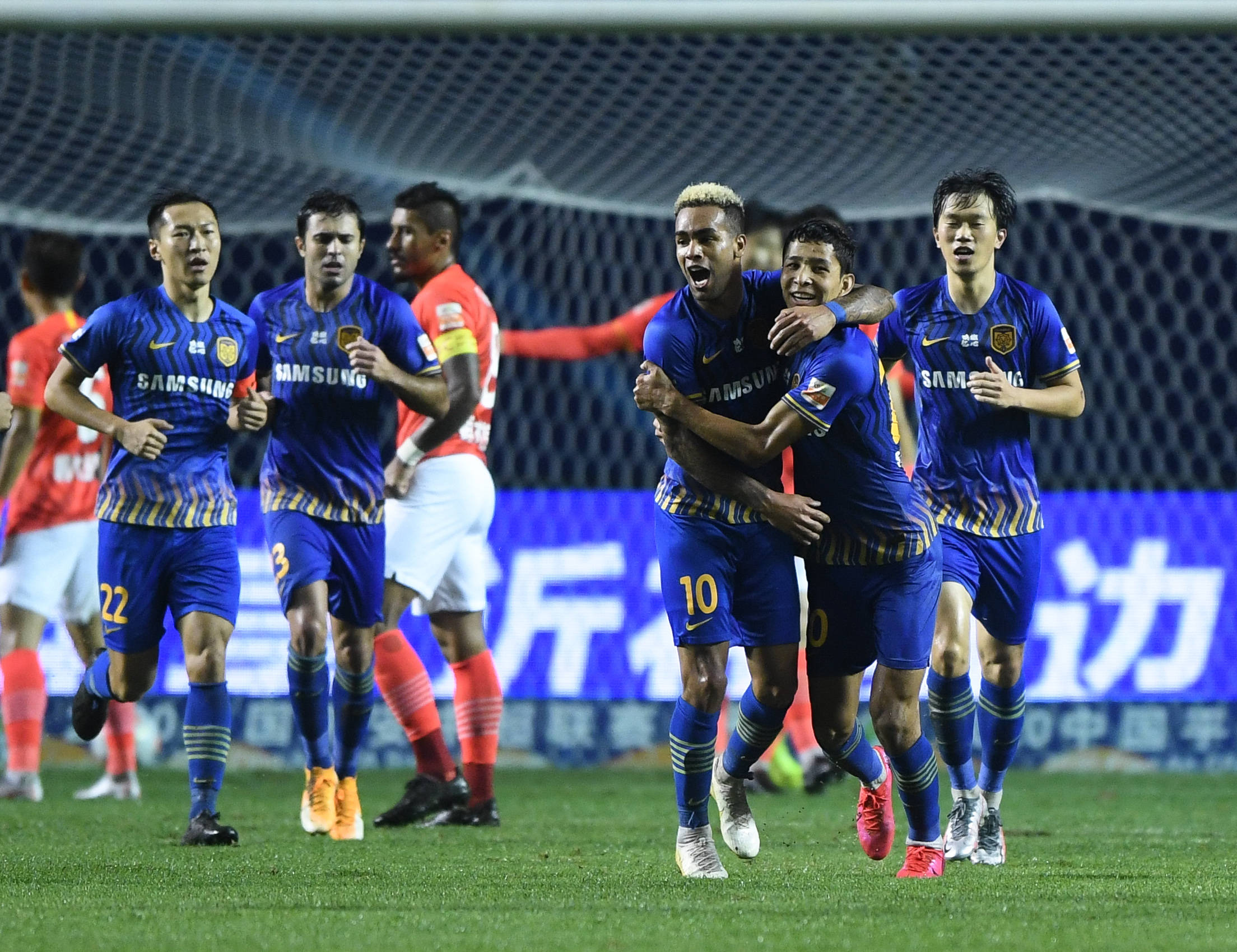 苏宁队球员集体低迷,遭遇连败 苏宁队球员集体低迷,遭遇连败