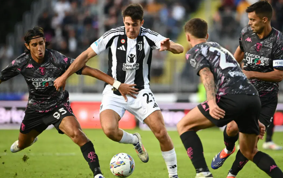 AC米兰门将连续扑救，成为球队定海神针的简单介绍