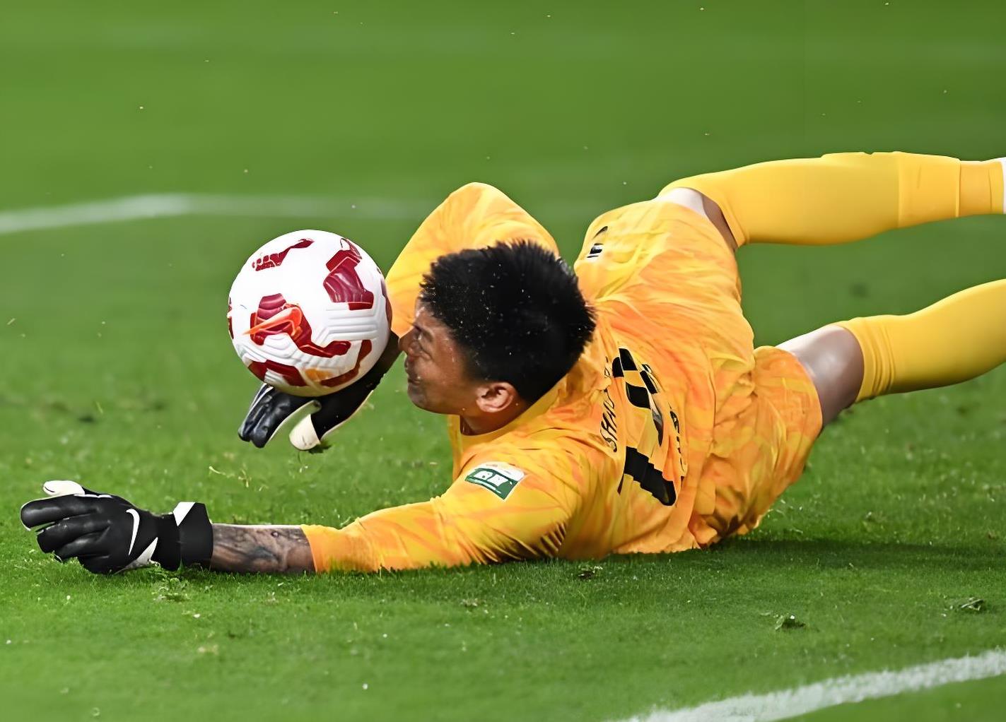 包含长春亚泰逆袭战胜对手，球员庆祝不已的词条