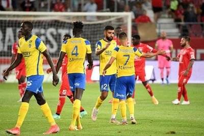 甘冈队在法甲联赛中崭露头角,引人注目 甘冈队在法甲联赛中崭露头角,引人注目