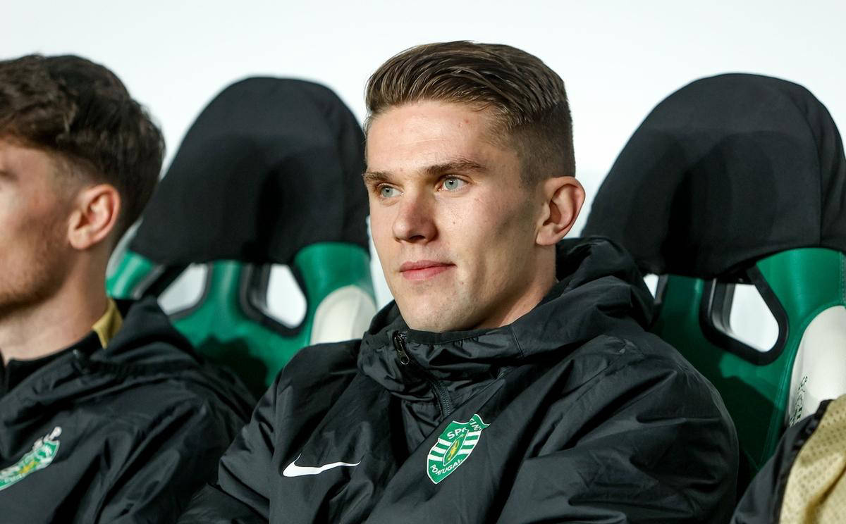 关于阿森纳客场斩获胜利,主教练举双手庆祝的信息 关于阿森纳客场斩获胜利,主教练举双手庆祝的信息