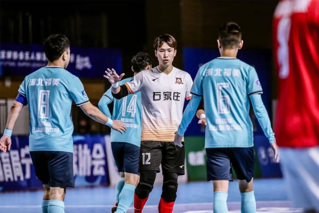 包含吉林男篮战胜对手，继续领跑积分榜的词条