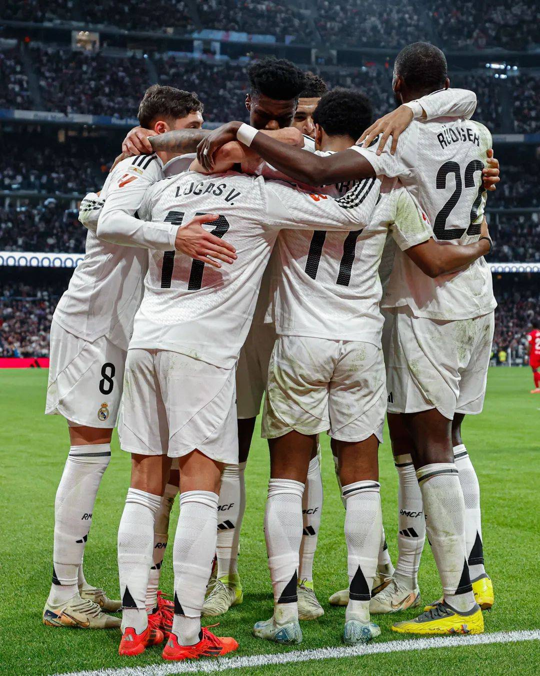 荷兰鏖战里昂，姆巴佩带队取胜