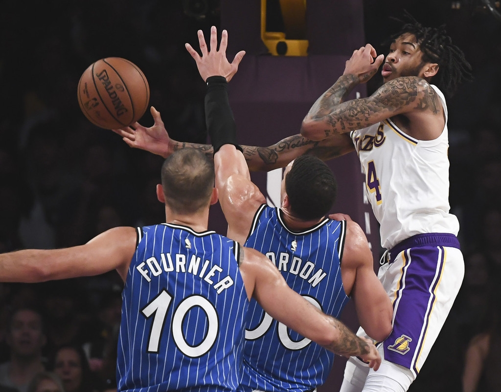 哈克斯意外失利，创造连胜纪录终止